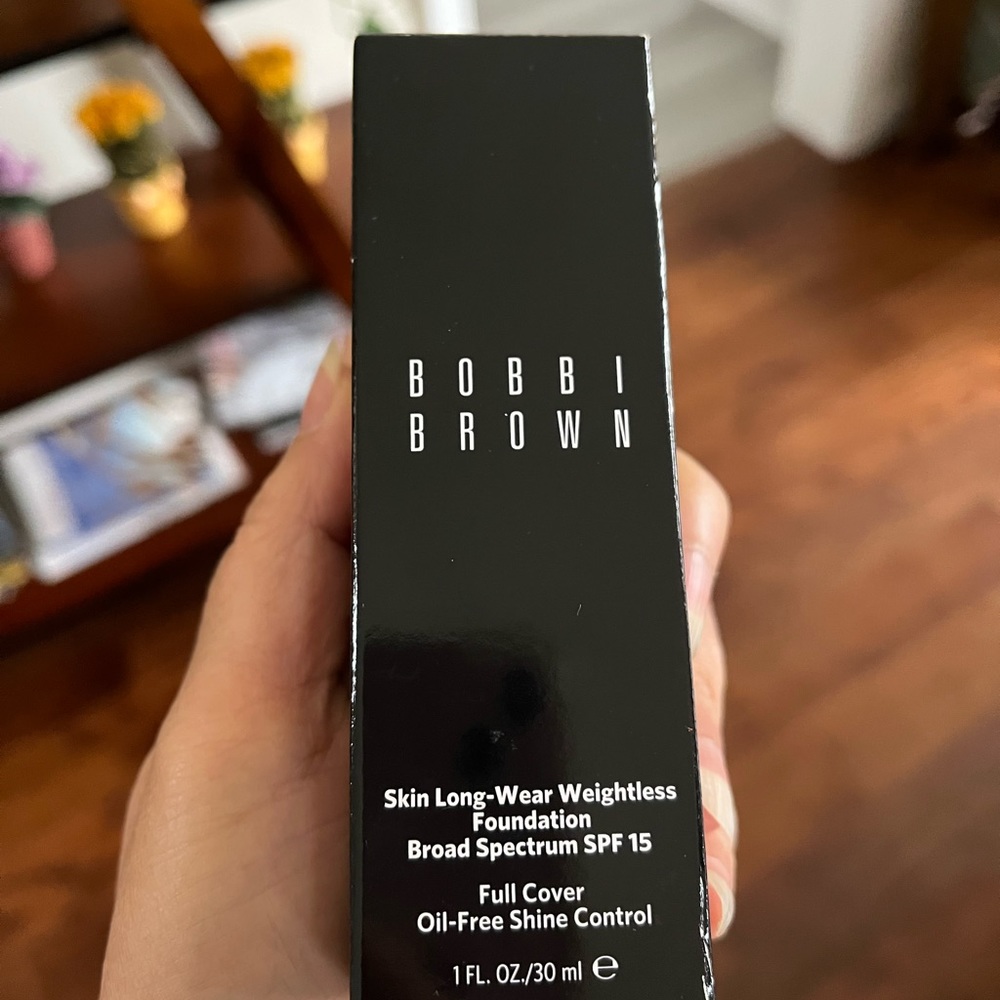 Bobbi Brown foundation - Picture 5 of 7